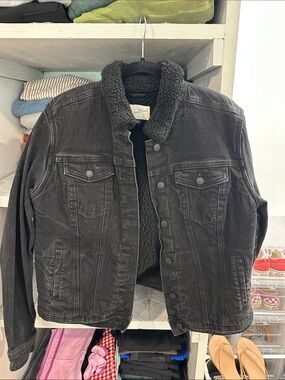 Universal Thread Black Sherpa-Lined Denim Jacket Size Large never worn
